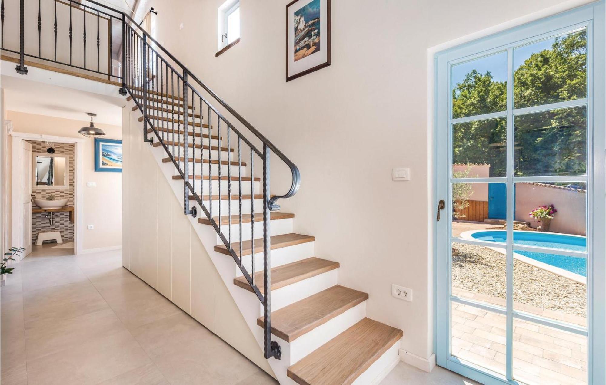 Mucici Stunning Home In Jurdani With Wifi מראה חיצוני תמונה